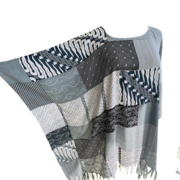 0142/ Gray Batik Rayon Poncho, Bohemian Kaftan Top, Modern Apparel, Black , Cove - Picture 6 of 8